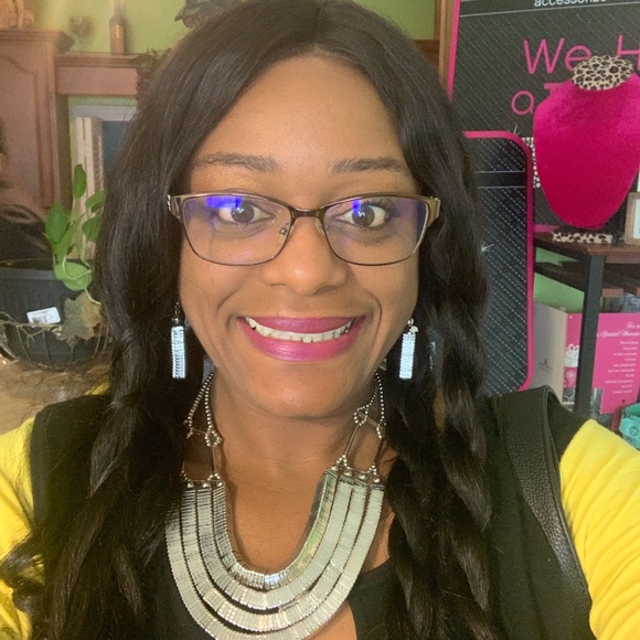 Meet your Posher, Jeanetta - Picture 3 of 4